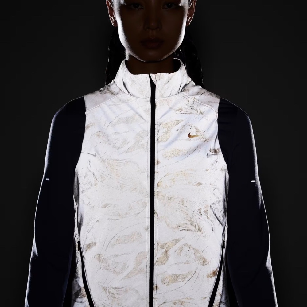 Nike Swift Women's Therma-FIT ADV Reflective Running Vest Small